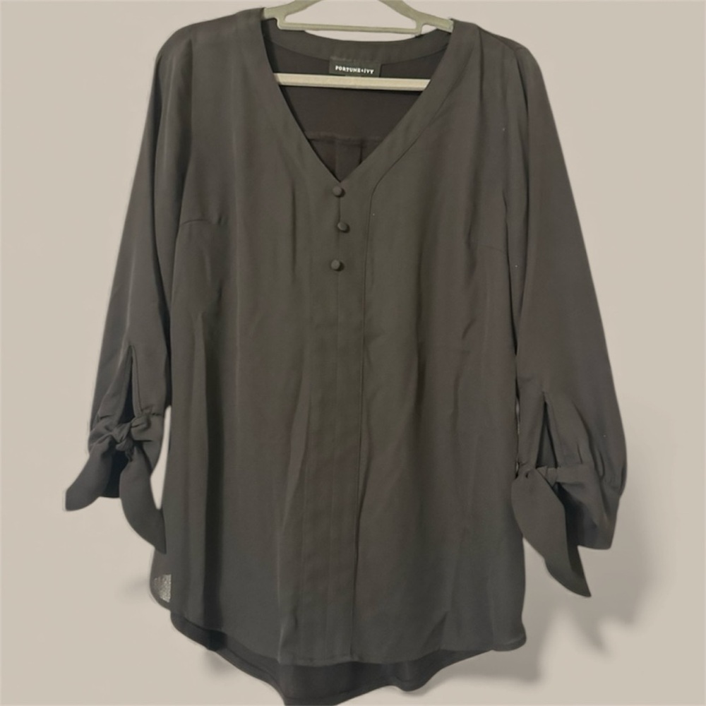 Fortune & Ivy | Black V-Neck Blouse